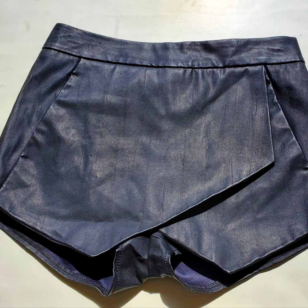 Express Women's Shorts, black, size 0